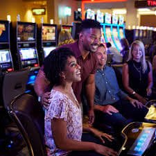 Keunggulan live casino Boom77 – streaming HD multi-kamera dengan dealer interaktif berbahasa Indonesia
